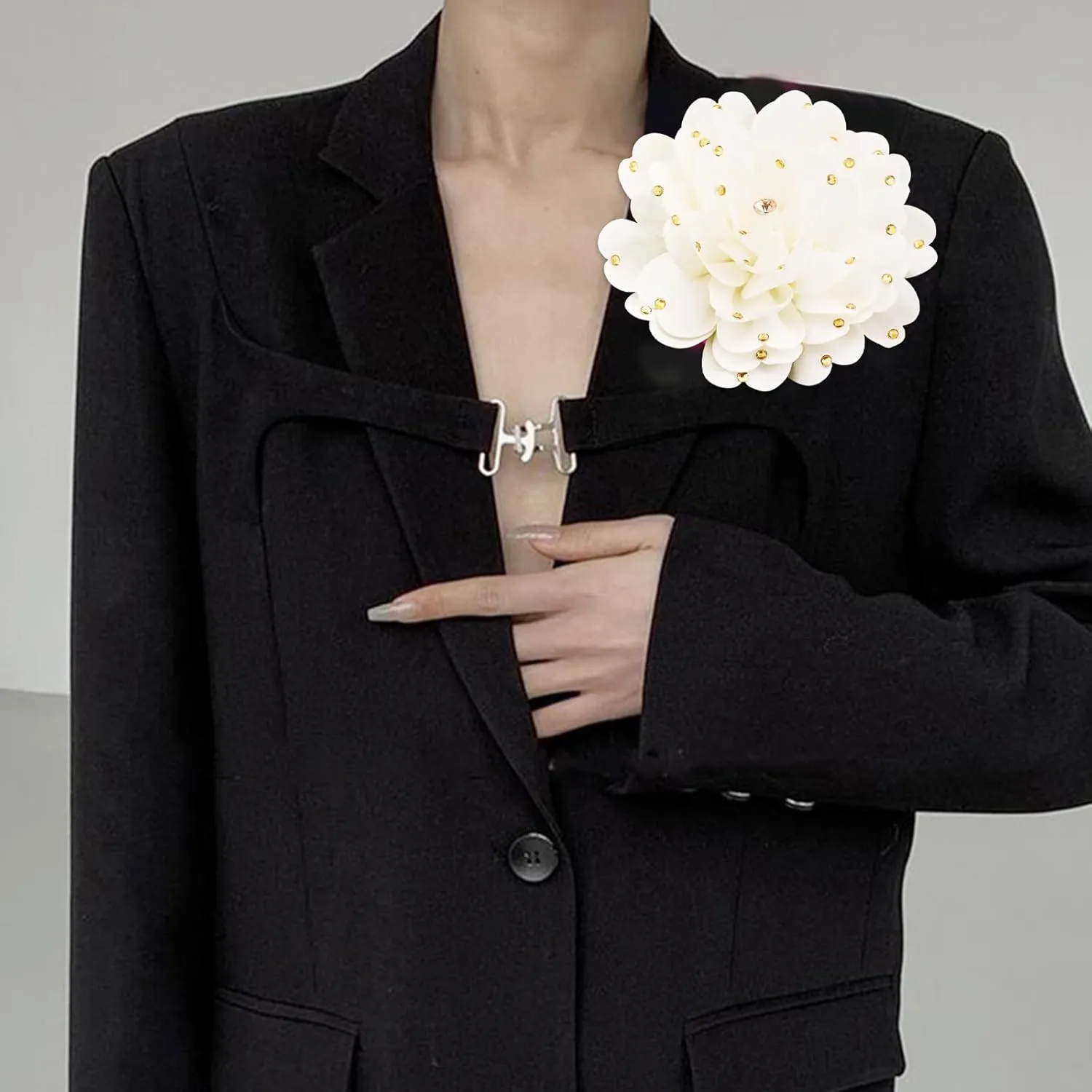 Elegant Large Rose Flower Brooches Lapel Pins Handmade Dainty Satin Fabric Pearl Brooches Big Camellia Flower Brooch Pin for Women Wedding Part Dance Dress Suit Clothes Accessories Prom Jewelry