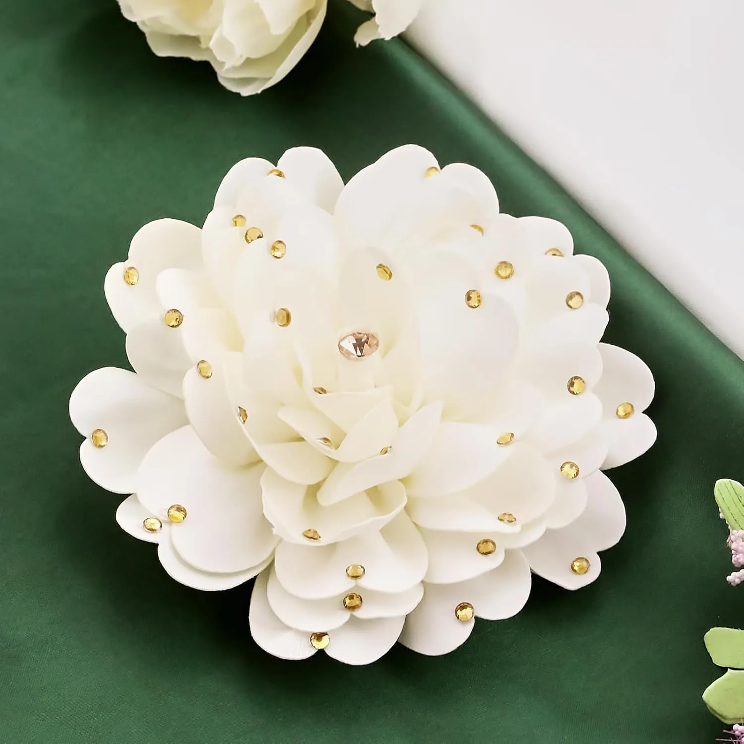 Elegant Large Rose Flower Brooches Lapel Pins Handmade Dainty Satin Fabric Pearl Brooches Big Camellia Flower Brooch Pin for Women Wedding Part Dance Dress Suit Clothes Accessories Prom Jewelry
