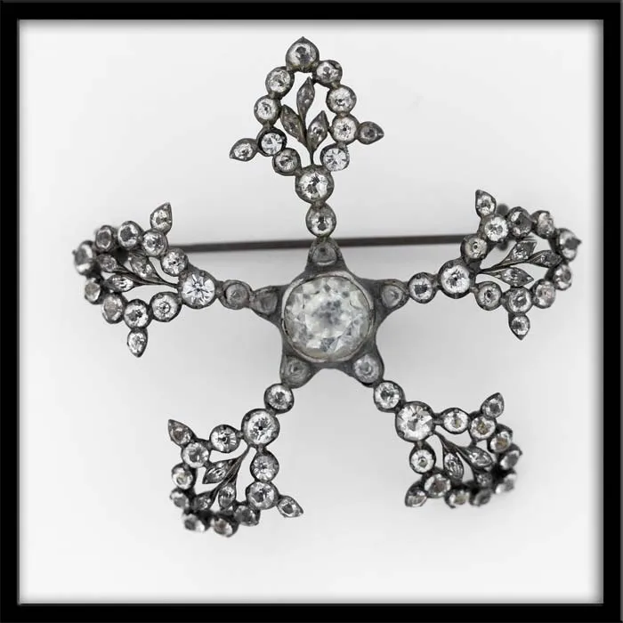 Sparkling Victorian flower pin. j-pnvc769