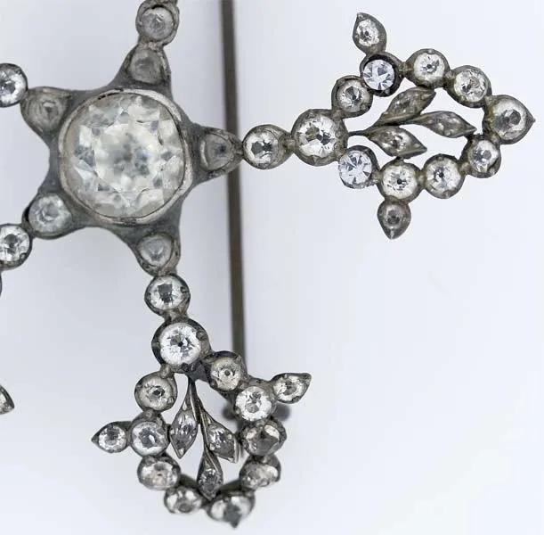 Sparkling Victorian flower pin. j-pnvc769