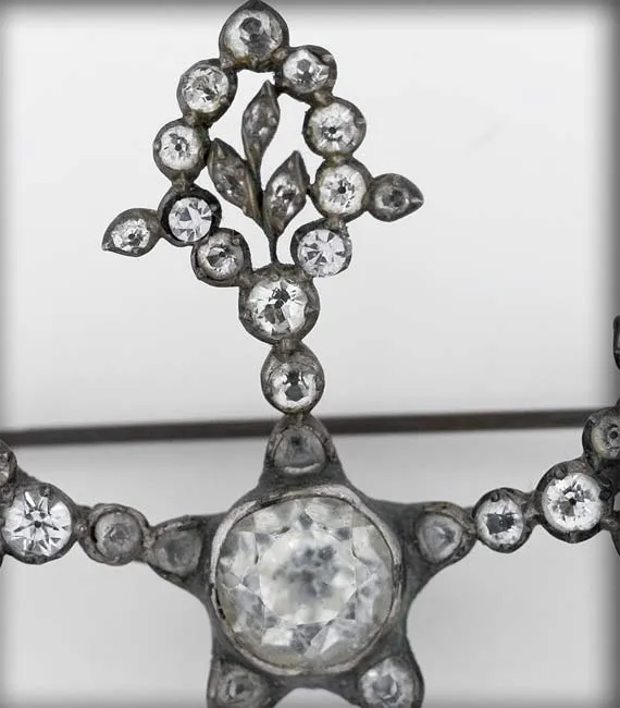 Sparkling Victorian flower pin. j-pnvc769
